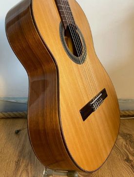 AZAHAR - Guitare classique - Noyer  n°107