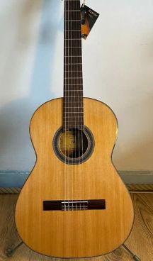 AZAHAR - Guitare classique - Noyer  n°107